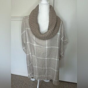 Johnston & Murphy Beige Knit Poncho 100% Acrylic